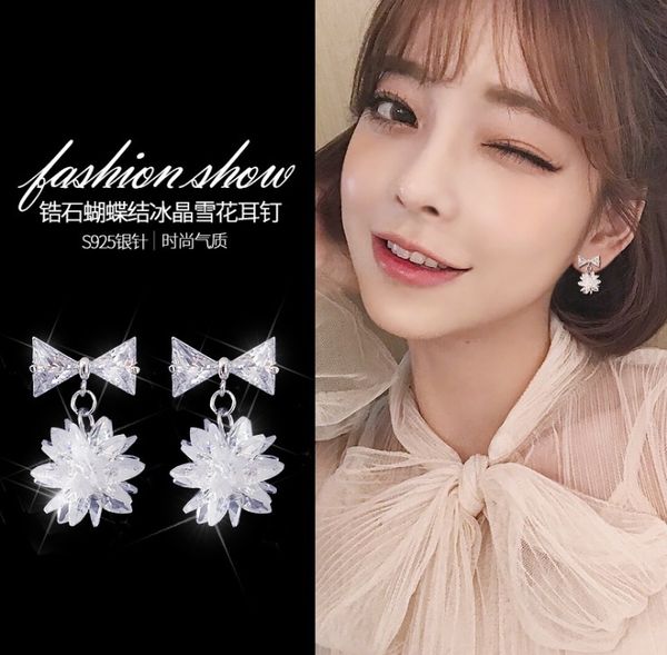 fashion jewelry european needle leaf stud earrings female crystal from swarovskis simple temperament wild, Golden;silver
fashion jewelry european needle leaf stud earrings female crystal from swarovskis simple temperament wild, Golden;silver