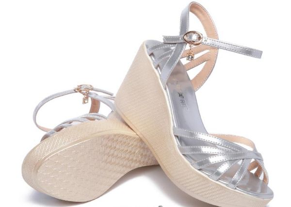 2019 women's sandals in summer with new style slope heel thick bottom waterproof table @31, Black
2019 women's sandals in summer with new style slope heel thick bottom waterproof table @31, Black