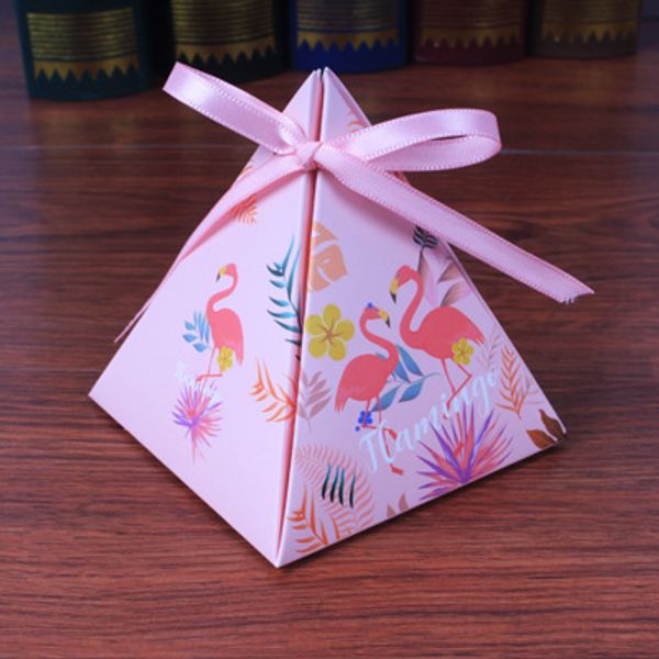 100pcs/ flamingo style gift box triangular pyramid wedding favor candy boxes for party favors babyshower party supplies
100pcs/ flamingo style gift box triangular pyramid wedding favor candy boxes for party favors babyshower party supplies