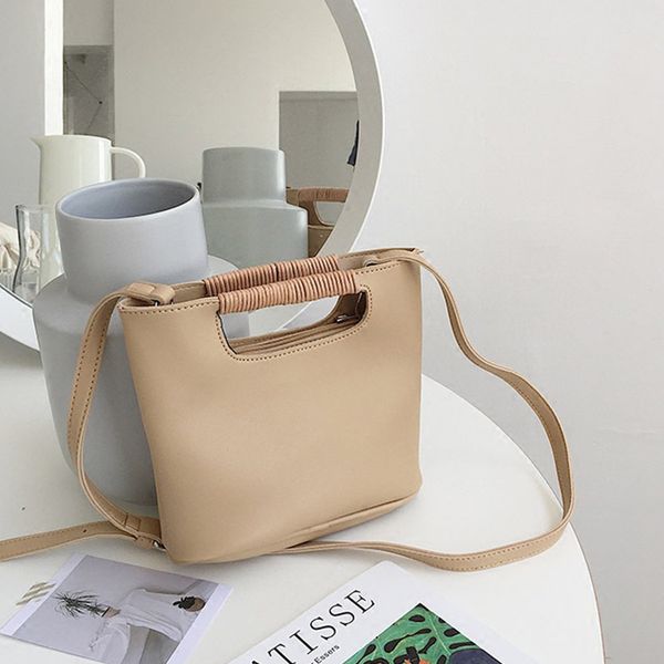 personalized braided handle women's handbags casual pu women shoulder messenger bag designer solid color ladies clutch bag tote
personalized braided handle women's handbags casual pu women shoulder messenger bag designer solid color ladies clutch bag tote