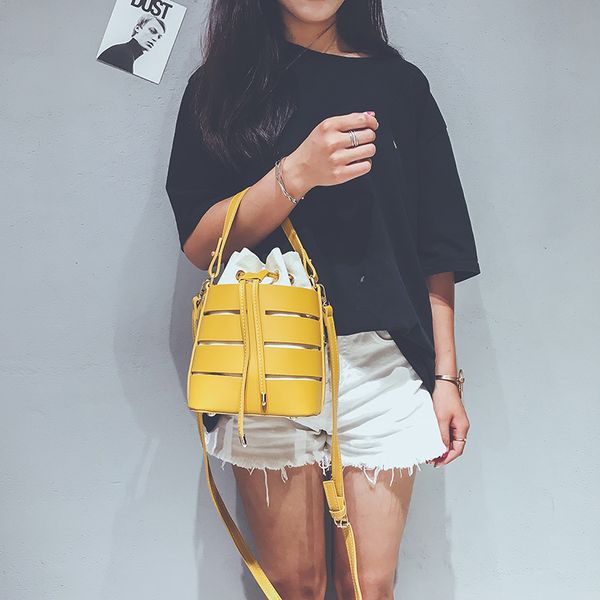 2018 new tide solid color hollow pu material small fairy bag portable bucket bag casual wild single shoulder messenger
2018 new tide solid color hollow pu material small fairy bag portable bucket bag casual wild single shoulder messenger