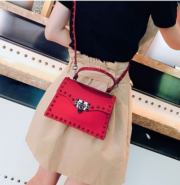 women's shoulder bag 2019 new fashion pu small square bag european and american fashion lock single rivet handbag casual handbag wholes
women's shoulder bag 2019 new fashion pu small square bag european and american fashion lock single rivet handbag casual handbag wholes