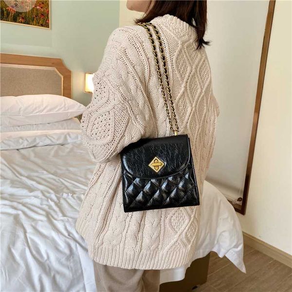 women's bag solid color lock small fragrant style women's one shoulder slant straddle bag
women's bag solid color lock small fragrant style women's one shoulder slant straddle bag