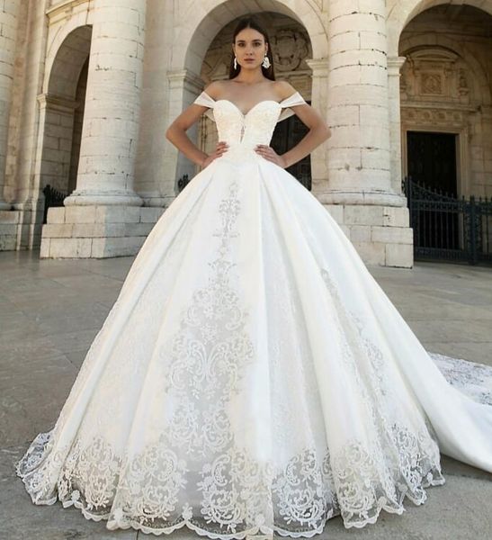 amazing lace ball gown wedding dresses off the shoulder neck pearls appliqued bridal gowns satin cathedral train robes de mariée, White
amazing lace ball gown wedding dresses off the shoulder neck pearls appliqued bridal gowns satin cathedral train robes de mariée, White