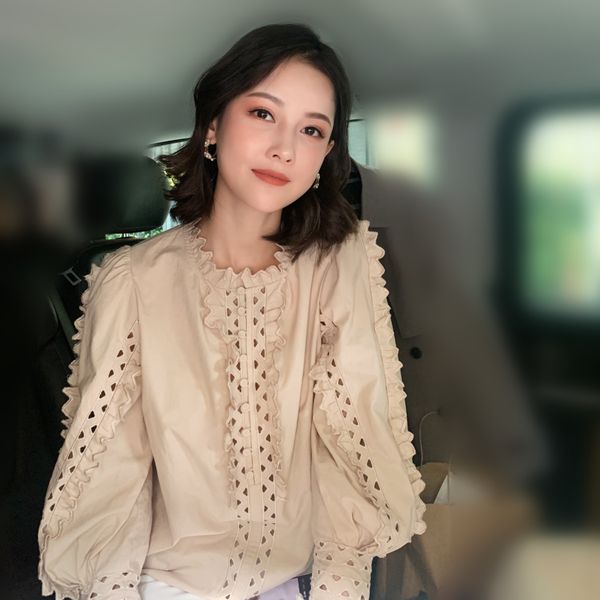 brand designer hollow out women blouse 2019 autumn new fashion ruffled collar long sleeve embroidery shirts elegant perspective, White
brand designer hollow out women blouse 2019 autumn new fashion ruffled collar long sleeve embroidery shirts elegant perspective, White