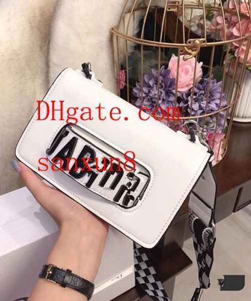 2019 Новый Crossbody сумка женщины сумки полоса плед Письмо печати кошельки мода мягкая кожа золотая цепь сумка сумки на ремне Y-SL24
2019 Новый Crossbody сумка женщины сумки полоса плед Письмо печати кошельки мода мягкая кожа золотая цепь сумка сумки на ремне Y-SL24