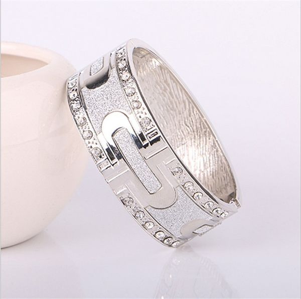 горячие игристые полный горный хрусталь пряжки ремня широкие браслеты из магнитной кожи браслеты женщин леди браслеты, Black
горячие игристые полный горный хрусталь пряжки ремня широкие браслеты из магнитной кожи браслеты женщин леди браслеты, Black