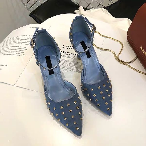 2019 new spring buckle riveting head hollow heels high heels pure color code number regular high-heeled sandals suitable professional w, Black
2019 new spring buckle riveting head hollow heels high heels pure color code number regular high-heeled sandals suitable professional w, Black