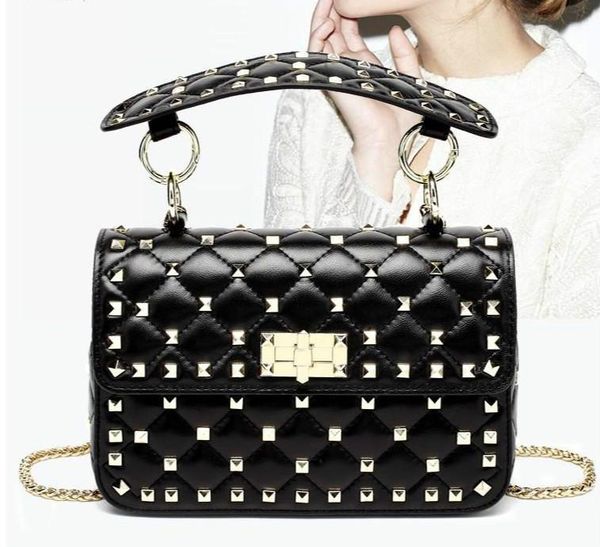 motorcycle style sheep leatehr women leather shoulderbag corss boday bag with chain and rivets selling and fashionable in 2019 
motorcycle style sheep leatehr women leather shoulderbag corss boday bag with chain and rivets selling and fashionable in 2019