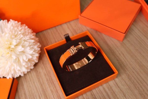 luxurious ornate enamel-colored h bracelet, gold-plated 18k gold-plated leather with lasting color retention, high-end designer female fashi, Golden;silver
luxurious ornate enamel-colored h bracelet, gold-plated 18k gold-plated leather with lasting color retention, high-end designer female fashi, Golden;silver