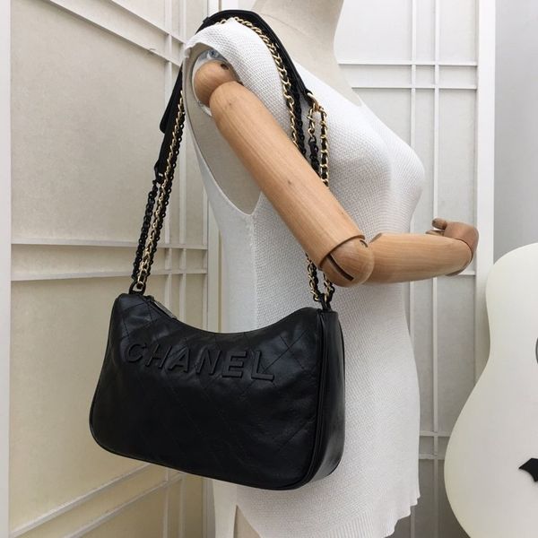 the holiday gift bags for men and women leather handbags leather shoulder bag handbag party bag model 6113, size 26 * 17 * 7 cm
the holiday gift bags for men and women leather handbags leather shoulder bag handbag party bag model 6113, size 26 * 17 * 7 cm