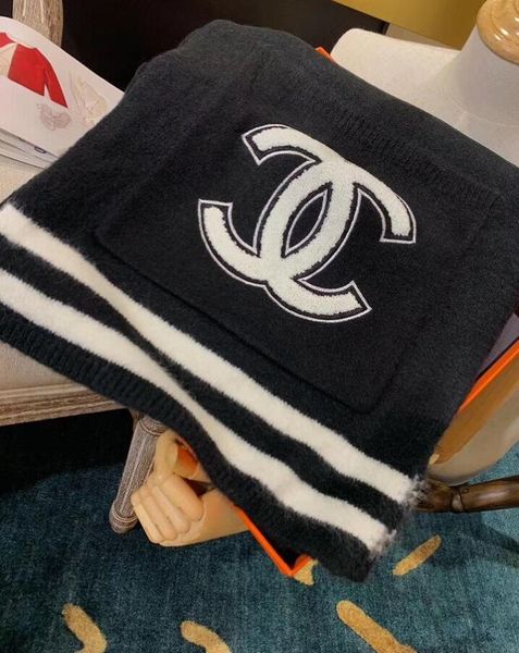 2019 winter women's clothing brand scarf large letter pattern luxury designer scarf cashmere scarf size 200x40 cm quality, Blue;gray
2019 winter women's clothing brand scarf large letter pattern luxury designer scarf cashmere scarf size 200x40 cm quality, Blue;gray