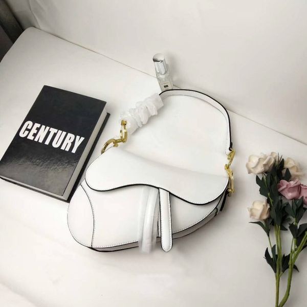 b 2019 new fashion classic ladies shoulder bag saddle bag fashion metal letter handbag style awesome accessories
b 2019 new fashion classic ladies shoulder bag saddle bag fashion metal letter handbag style awesome accessories