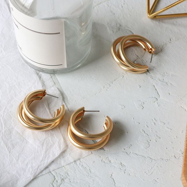 multilayer gold sliver color c shaped hoop earrings for women round minimalist thick chunky open circle earrings statement 2019, Golden;silver
multilayer gold sliver color c shaped hoop earrings for women round minimalist thick chunky open circle earrings statement 2019, Golden;silver