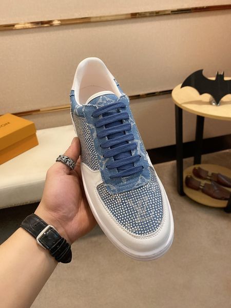 2020 new men's fashion luxury white leather sponge shoes flat casual shoes men's black sneakers flash diamond surface qazxj
2020 new men's fashion luxury white leather sponge shoes flat casual shoes men's black sneakers flash diamond surface qazxj