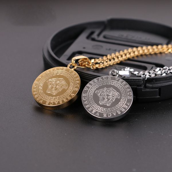 2019 new fashion brand men pendant with head print hip hop necklace for high street unique design coin pendant with 2 colors, Silver
2019 new fashion brand men pendant with head print hip hop necklace for high street unique design coin pendant with 2 colors, Silver
