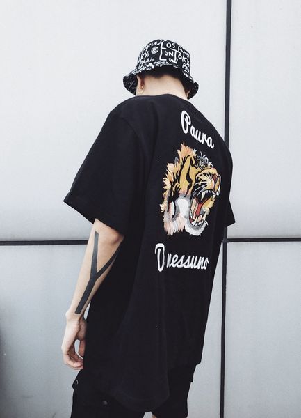 fashion designer short t-shirt european style men's round neck t-shirt cotton short-sleeved men's women clothes, White;black
fashion designer short t-shirt european style men's round neck t-shirt cotton short-sleeved men's women clothes, White;black
