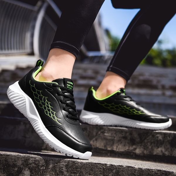 2020 new designer mens running shoes black white red leather sport shoes mens trainers sneakers homemade brand made in china size 39-44
2020 new designer mens running shoes black white red leather sport shoes mens trainers sneakers homemade brand made in china size 39-44