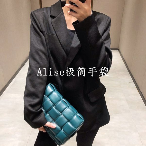 ins simple small square package cassette sponge bag leather handbags woven shoulder bag diagonal plaid pillow bag
ins simple small square package cassette sponge bag leather handbags woven shoulder bag diagonal plaid pillow bag