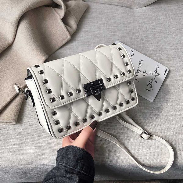 rivet rhombic square bag&joker broadband messenger bag fashion square bag width 24cm height 15cm thickness 8cm
rivet rhombic square bag&joker broadband messenger bag fashion square bag width 24cm height 15cm thickness 8cm