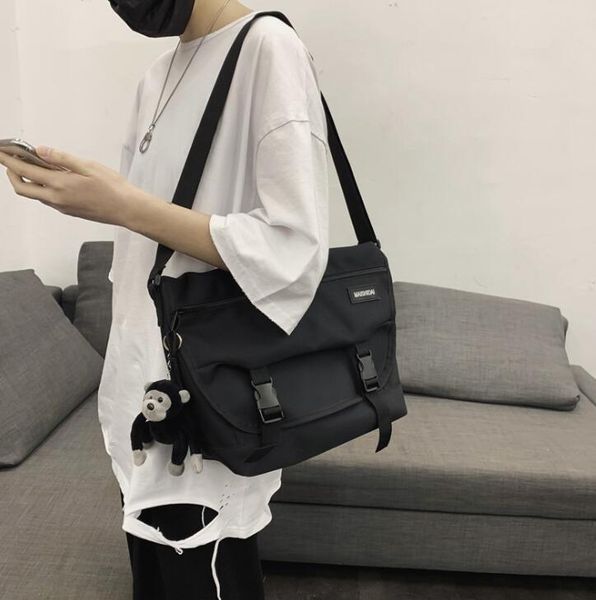 New Fashion Man Shoulder Bags Large Capacity Women Shipping Bags Couples Canvas Bag Hip Hop Handbag
New Fashion Man Shoulder Bags Large Capacity Women Shipping Bags Couples Canvas Bag Hip Hop Handbag