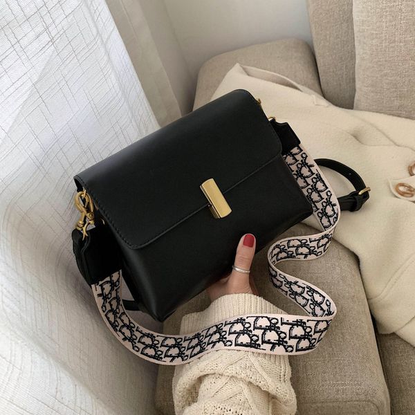 large capacity bag for women 2020 new fashion korean retro broadband messenger bag for women's versatile one shoulder chain
large capacity bag for women 2020 new fashion korean retro broadband messenger bag for women's versatile one shoulder chain