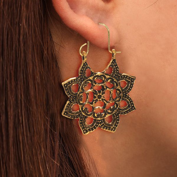 exaggerated trend charm retro national style openwork flower pattern shape heart earrings wholesale, Golden
exaggerated trend charm retro national style openwork flower pattern shape heart earrings wholesale, Golden
