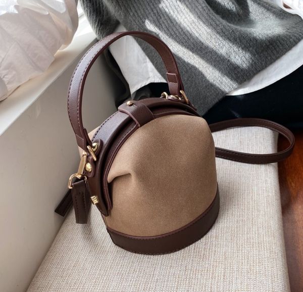 designer women shoulder totes luxury temperament scrub bucket bag hasp mini handbag new style lady dating bucket bags
designer women shoulder totes luxury temperament scrub bucket bag hasp mini handbag new style lady dating bucket bags