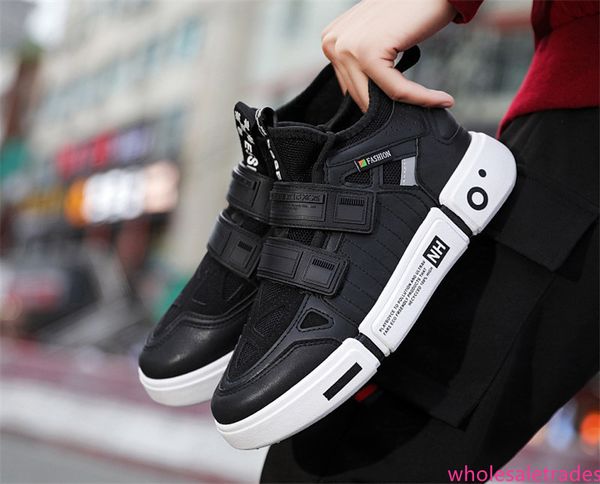 2019 selling fashion designer shoes triple s sneakers cool sole stitching wild sneakers three color men running outdoor shoes
2019 selling fashion designer shoes triple s sneakers cool sole stitching wild sneakers three color men running outdoor shoes