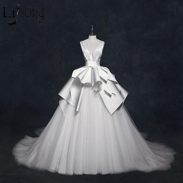 2019 luxury fashion wedding dresses v neck sheer neckline ruffles bridal gowns open back sweep train satin custom made wedding gowns, White
2019 luxury fashion wedding dresses v neck sheer neckline ruffles bridal gowns open back sweep train satin custom made wedding gowns, White