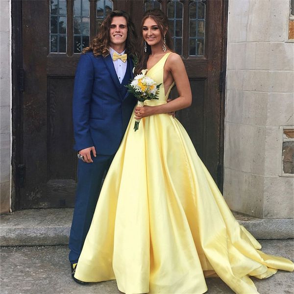 satin prom dresses 2020 deep v-neck a-line affordable evening dresses with plunging back evening party dress, Black;red
satin prom dresses 2020 deep v-neck a-line affordable evening dresses with plunging back evening party dress, Black;red