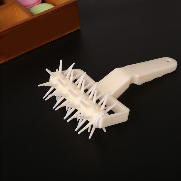 plastic portable dough pitter large pizza pastry docker white durable baking tool roller other bakeware
plastic portable dough pitter large pizza pastry docker white durable baking tool roller other bakeware