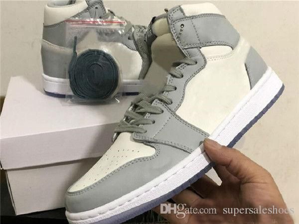 с box продажа 1 high og collaboration спортивный дизайнер обуви серый белый черный мода zapatos тренеров размер 7.12
с box продажа 1 high og collaboration спортивный дизайнер обуви серый белый черный мода zapatos тренеров размер 7.12