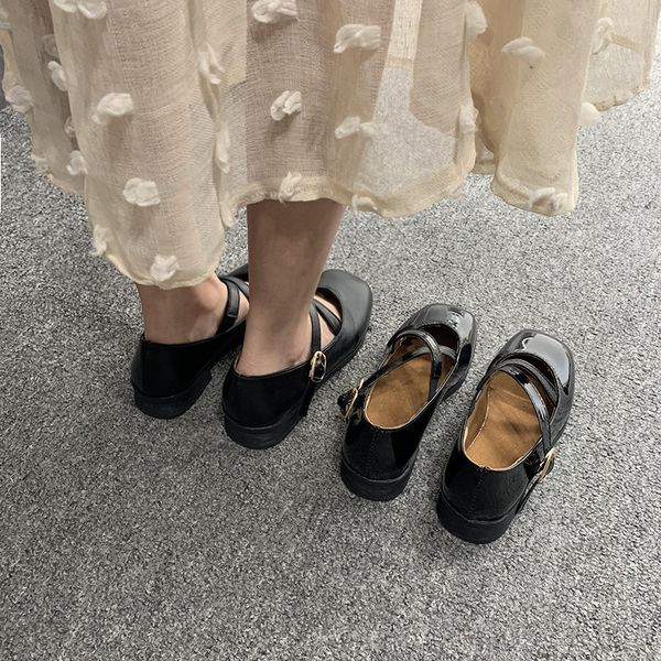 net red shallow mouth cross with square head single shoes female 2019 summer flat british wind black small shoes wild
net red shallow mouth cross with square head single shoes female 2019 summer flat british wind black small shoes wild