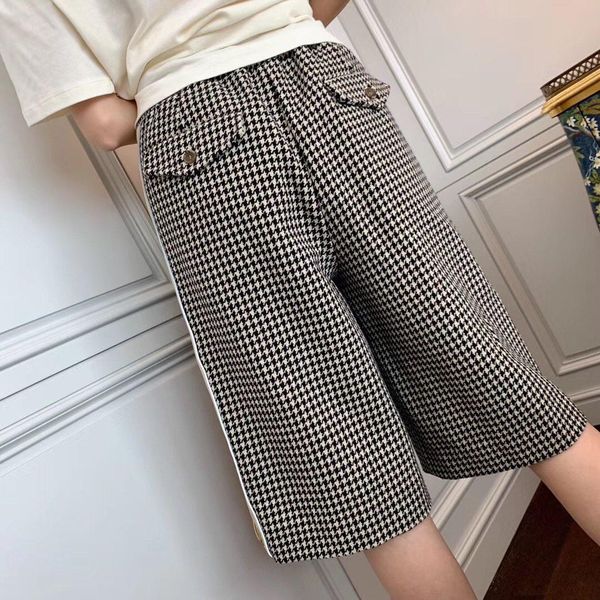 womens casual brand shorts women short pants solid color with letters embroidery loose five pants summer essential travel trousers, White;black
womens casual brand shorts women short pants solid color with letters embroidery loose five pants summer essential travel trousers, White;black