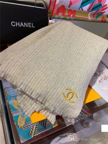 2019 winter luxury cashmere scarves high-end classic brand fashionable men and women's large shawls 140*140cm box, Blue;gray 
2019 winter luxury cashmere scarves high-end classic brand fashionable men and women's large shawls 140*140cm box, Blue;gray