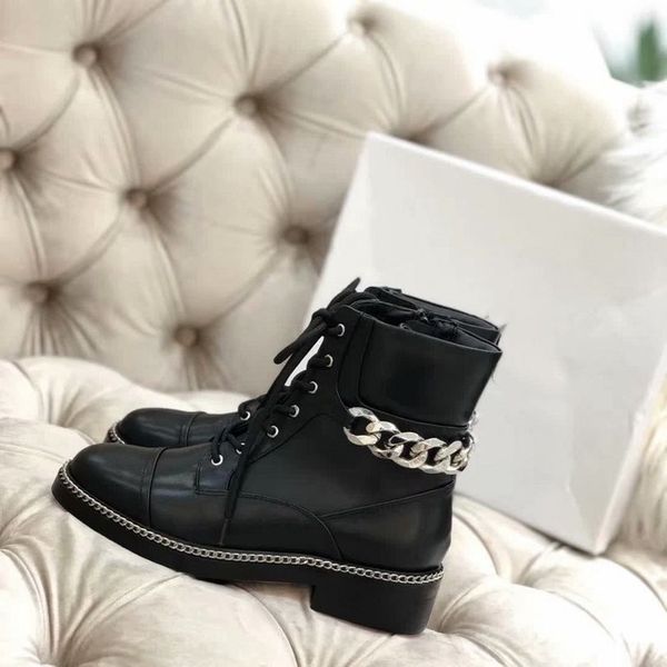 the latest explosion fashion designer high-end leather chain martin boots international superstar low-heeled driving machine boots
the latest explosion fashion designer high-end leather chain martin boots international superstar low-heeled driving machine boots