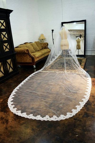 amazing striking one-tier lace applique edge royal cathedral length white ivory wedding veil luxurious meidingqianna brand bridal veil, Black
amazing striking one-tier lace applique edge royal cathedral length white ivory wedding veil luxurious meidingqianna brand bridal veil, Black