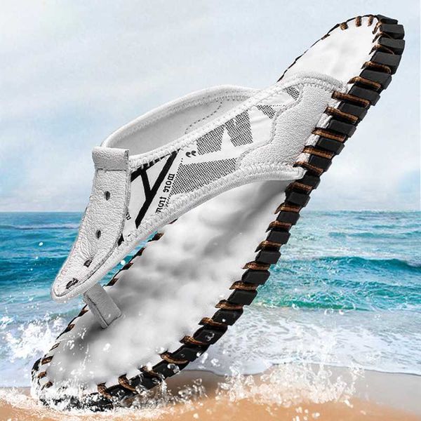 2020 new flip flops men slippers summer anti-skid outdoor light casual beach male sandals household slipper 
2020 new flip flops men slippers summer anti-skid outdoor light casual beach male sandals household slipper