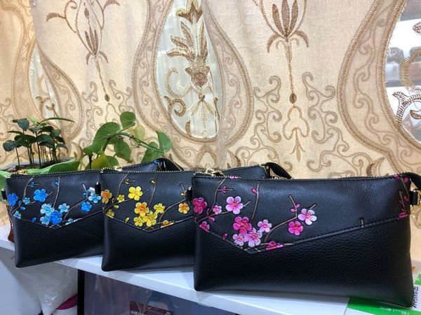 hand-made flower clutch bag with layer oxskin bag one shoulder messenger bag retro ethnic style
hand-made flower clutch bag with layer oxskin bag one shoulder messenger bag retro ethnic style
