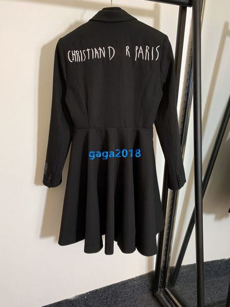 высокого класса женщин девушки рубашку платье костюм платье пик лацкане плиссированные юбки письмо короткий рукав в линию юбки взлетно-посадочной полосы дизайн одежды роскошные платья
высокого класса женщин девушки рубашку платье костюм платье пик лацкане плиссированные юбки письмо короткий рукав в линию юбки взлетно-посадочной полосы дизайн одежды роскошные платья