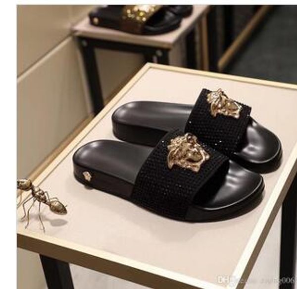 2019 горячие фирменные пляжные сандалии Slide Medusa Scuffs 2019 Женские тапочки черный белый
2019 горячие фирменные пляжные сандалии Slide Medusa Scuffs 2019 Женские тапочки черный белый