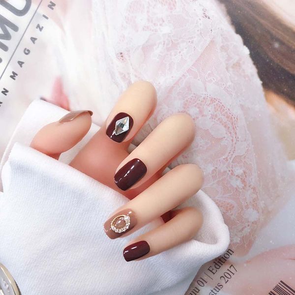 24pcs fashion coffee jump color shimmer crystal detachable false nail tips full cover short round head fake nails with glue, Red;gold
24pcs fashion coffee jump color shimmer crystal detachable false nail tips full cover short round head fake nails with glue, Red;gold