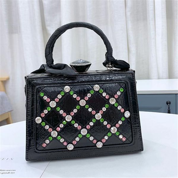 женщины сумки плеча box totes женщина кристалл сумка черная вечерние сумки свадебные засов лето закрылки 2020 новый дамы подарки
женщины сумки плеча box totes женщина кристалл сумка черная вечерние сумки свадебные засов лето закрылки 2020 новый дамы подарки