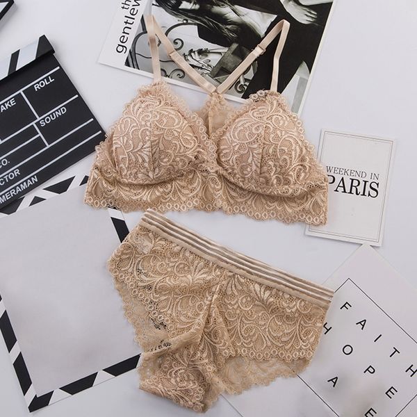 women seamless embroidery bra set 2019 lace bra sets wireless underwear lingerie set, Red;black
women seamless embroidery bra set 2019 lace bra sets wireless underwear lingerie set, Red;black
