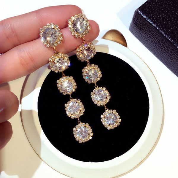wholesale-new ins luxury designer diamond rhinestone zircon exaggerated dangle chandelier stud fashion earrings for woman girls, Golden;silver
wholesale-new ins luxury designer diamond rhinestone zircon exaggerated dangle chandelier stud fashion earrings for woman girls, Golden;silver