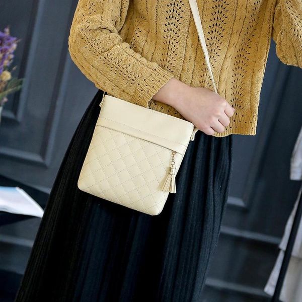 mini tassel bag messenger bags lattice ladies clutch crossbody bags soft pu leather mini handbag bolsa feminina dropshipping
mini tassel bag messenger bags lattice ladies clutch crossbody bags soft pu leather mini handbag bolsa feminina dropshipping