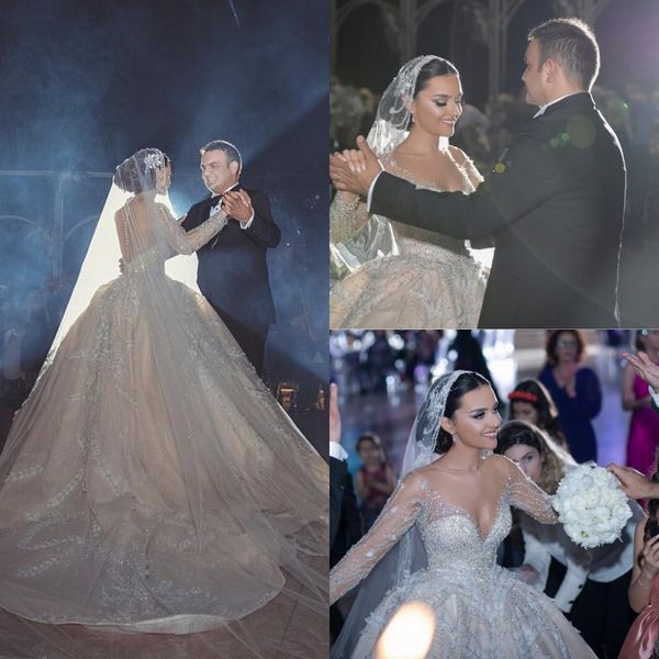 arabic long sleeve vintage wedding dresses scoop neck lace crystals ball gown buttons back wedding dress with veil plus size robes, White
arabic long sleeve vintage wedding dresses scoop neck lace crystals ball gown buttons back wedding dress with veil plus size robes, White