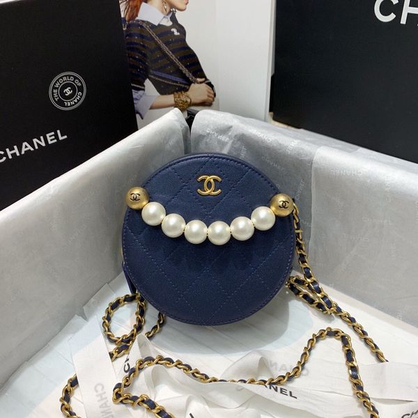 the new one-shoulder-bag pearl round cake for women can hold the card, change, lipstick, keys and other small items
the new one-shoulder-bag pearl round cake for women can hold the card, change, lipstick, keys and other small items