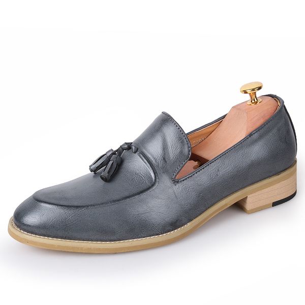 men shoes leather men loafers shoes vintage tassel leather men slip on shoes mocassin homme, Black
men shoes leather men loafers shoes vintage tassel leather men slip on shoes mocassin homme, Black